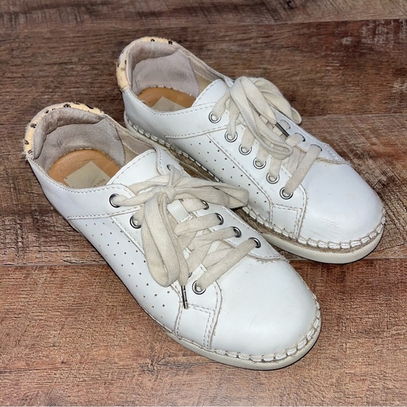 Dolce Vita Morris Sneakers - Picture 5 of 11